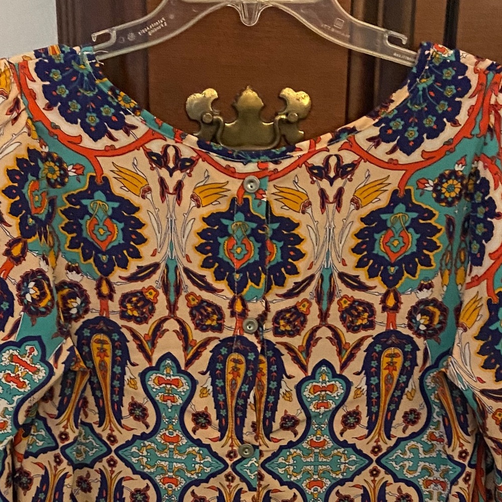 Button-Back Blouse - Picture 2 of 3